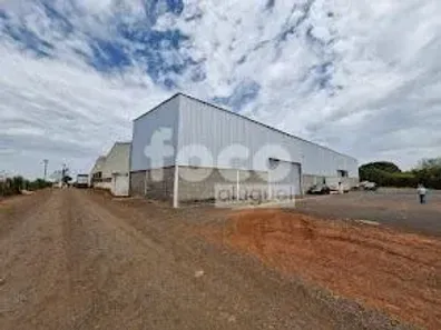 Galpão/Depósito/Armazém para alugar, 1000m² no Segismundo Pereira, Uberlândia