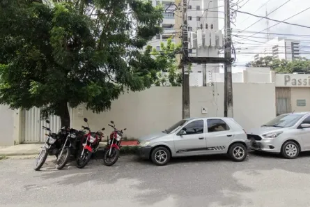 Casa com 4 Quartos para alugar, 226m² no Dionisio Torres, Fortaleza