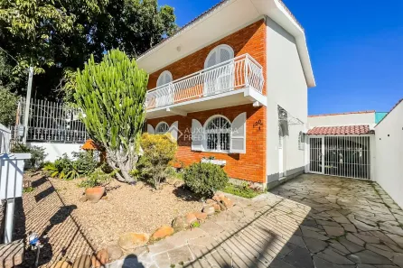 Casa com 3 Quartos à venda, 204m² no Santa Maria Goretti, Porto Alegre