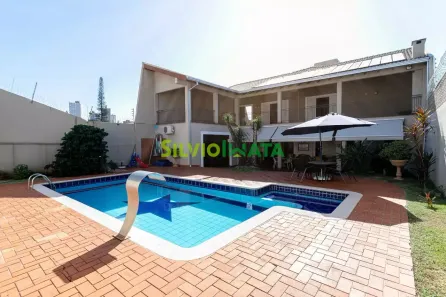 Sobrado com 4 Quartos para alugar, 700m² no Zona 02, Maringá