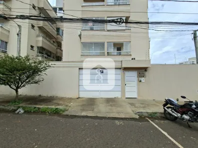 Apartamento com 2 Quartos para alugar, 50m² no Segismundo Pereira, Uberlândia
