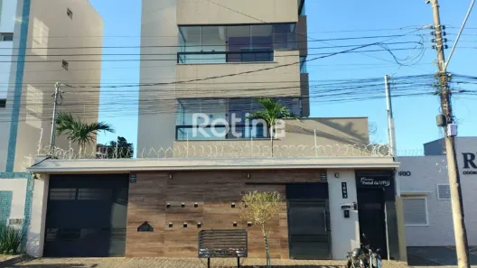Apartamento com 3 Quartos para alugar, 84m² no Umuarama, Uberlândia