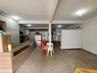 Ponto Comercial para alugar, 80m² no Centro, Uberlândia