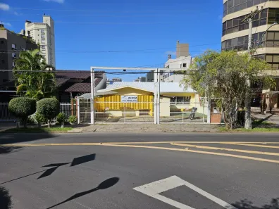 Imóvel Comercial com 15 Quartos para alugar, 900m² no Mont Serrat, Porto Alegre