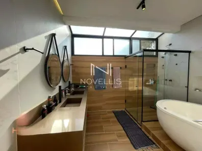 Sobrado com 3 Quartos para alugar, 223m² no Jardim Jacinto, Jacareí