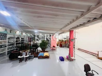 Galpão/Depósito/Armazém à venda, 700m² no Vila Mathias, Santos