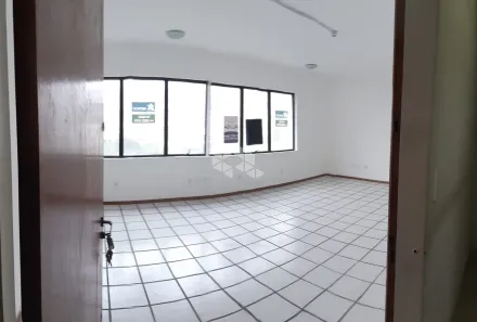 Sala Comercial à venda, 37m² no Nossa Senhora de Fátima, Santa Maria