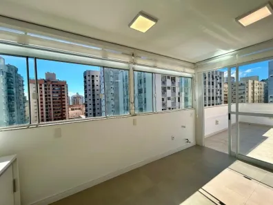 Apartamento com 2 Quartos para alugar, 125m² no Centro, Florianópolis