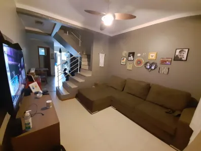 Sobrado com 2 Quartos à venda, 66m² no Parque Guarani, Joinville
