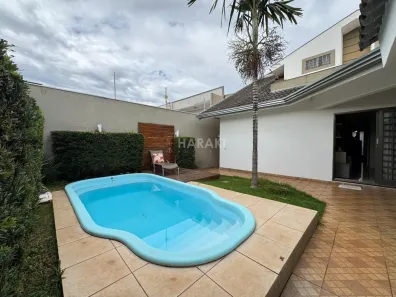 Sobrado com 4 Quartos à venda, 270m² no Residencial Moreschi, Maringá