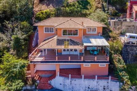 Casa de Condomínio com 3 Quartos para venda ou aluguel, 300m² no Itaipava, Petrópolis