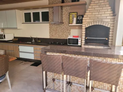 Casa com 4 Quartos à venda, 235m² no Jardim Inconfidência, Uberlândia