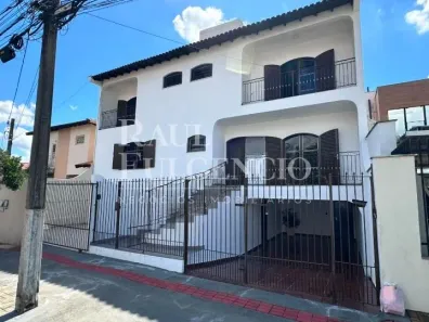 Casa com 3 Quartos para alugar, 275m² no Vila Fujita, Londrina