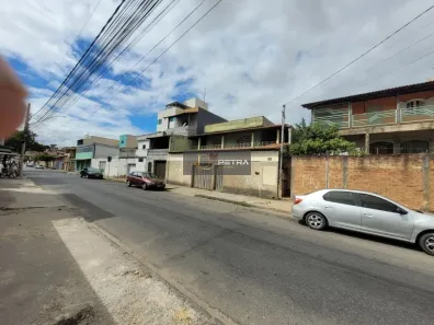 Casa com 3 Quartos à venda, 360m² no Petrolândia, Contagem