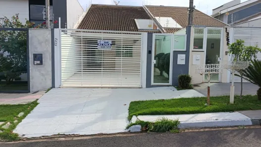 Casa com 3 Quartos para alugar, 110m² no Jardim Universo, Maringá