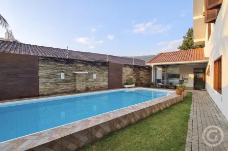 Casa com 3 Quartos para alugar, 180m² no Córrego Grande, Florianópolis