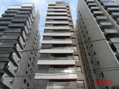Apartamento com 4 Quartos para alugar, 227m² no Centro, Florianópolis