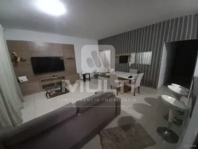 Casa com 3 Quartos para alugar, 150m² no Jardim Patrícia, Uberlândia