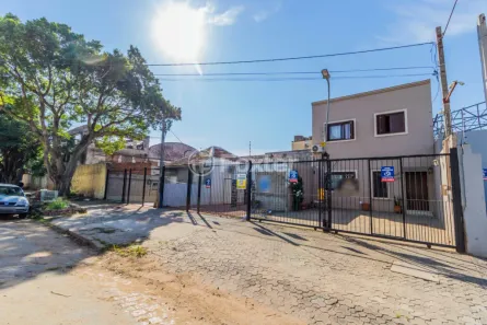 Casa com 5 Quartos à venda, 228m² no Navegantes, Porto Alegre
