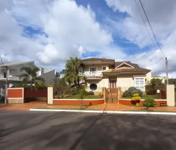 Sobrado com 4 Quartos à venda, 242m² no Marechal Rondon, Canoas