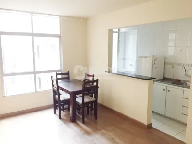 Apartamento com 2 Quartos para alugar, 55m² no Centro, Curitiba