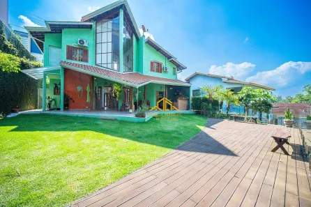 Casa de Condomínio com 3 Quartos à venda, 300m² no Jardim Indaiá, Embu das Artes