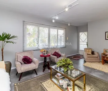 Casa com 3 Quartos para alugar, 130m² no Três Figueiras, Porto Alegre