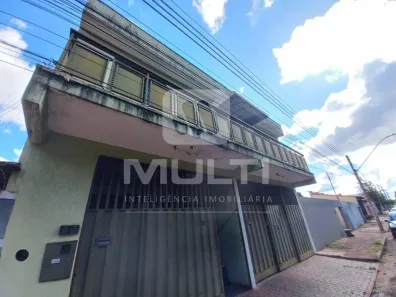 Apartamento com 3 Quartos para alugar, 95m² no Jardim das Palmeiras, Uberlândia