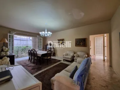 Casa com 4 Quartos para alugar, 230m² no Centro, Taubaté