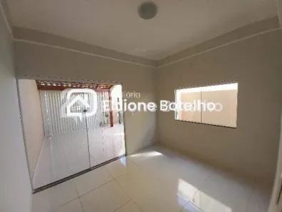 Casa com 3 Quartos para alugar, 100m² no Santa Rosa, Uberlândia