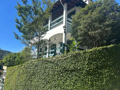Casa com 3 Quartos à venda, 375m² no Mosela, Petrópolis