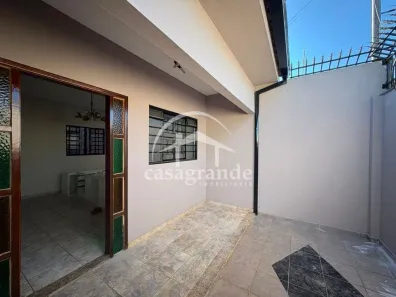 Casa com 3 Quartos para alugar, 100m² no Planalto, Uberlândia