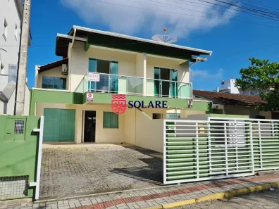 Sobrado com 3 Quartos para alugar, 110m² no Bombas, Bombinhas