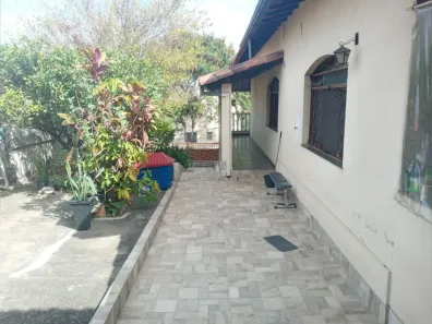 Casa com 3 Quartos à venda, 213m² no Camargos, Belo Horizonte