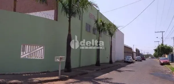 Ponto Comercial para alugar, 300m² no Santa Rosa, Uberlândia