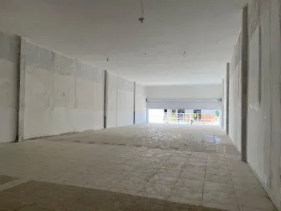 Ponto Comercial à venda, 400m² no Feu Rosa, Serra