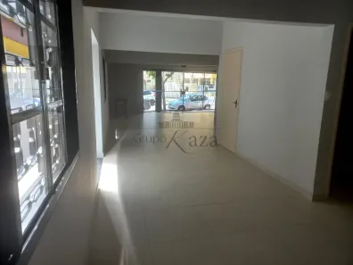 Imóvel Comercial com 3 Quartos à venda, 132m² no Vila Adyana, São José dos Campos