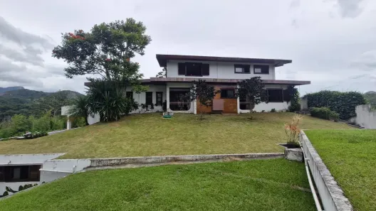 Casa com 5 Quartos para alugar, 840m² no Valparaíso, Petrópolis
