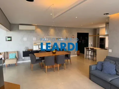 Apartamento com 3 Quartos para alugar, 198m² no Vila Ipojuca, São Paulo