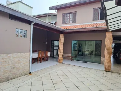 Sobrado com 4 Quartos à venda, 223m² no Residencial São Paulo, Jacareí