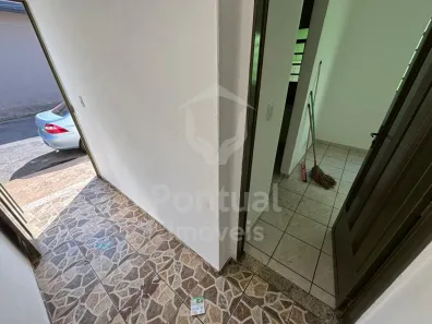 Casa com 3 Quartos para alugar, 68m² no Planalto, Uberlândia