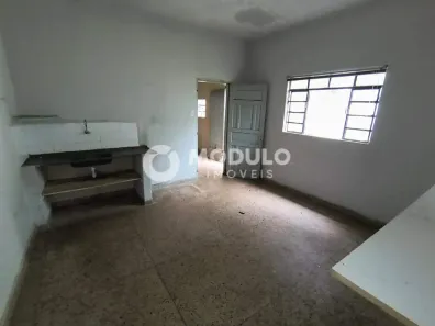 Casa com 2 Quartos para alugar, 70m² no Nossa Senhora Aparecida, Uberlândia