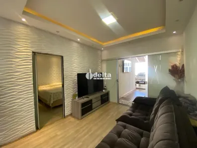 Casa com 3 Quartos à venda, 215m² no Santa Mônica, Uberlândia