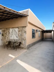 Casa com 3 Quartos para alugar, 170m² no Parque Aurora, Campos dos Goytacazes