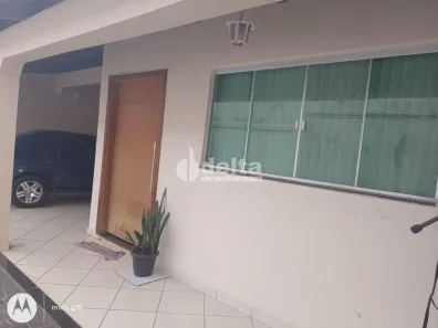 Casa com 3 Quartos à venda, 220m² no Cidade Jardim, Uberlândia