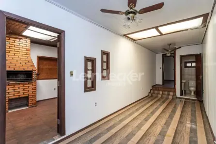 Casa com 3 Quartos para alugar, 150m² no Partenon, Porto Alegre