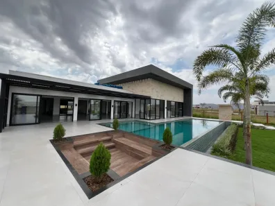 Fazenda/Sítio com 4 Quartos à venda, 323m² no KM240, Guapó