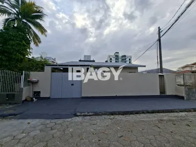 Kitnet com 1 Quarto para alugar, 13m² no Trindade, Florianópolis