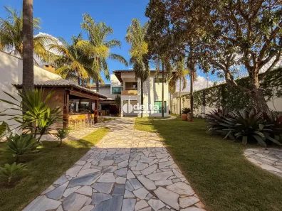 Casa com 4 Quartos à venda, 808m² no Jardim Karaíba, Uberlândia