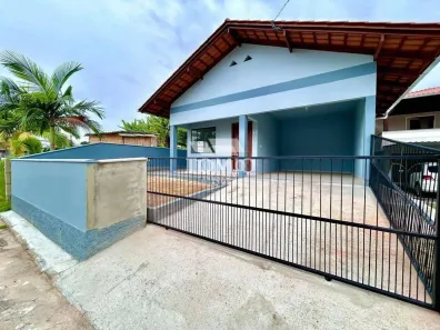Casa com 2 Quartos para alugar, 86m² no Coloninha, Gaspar